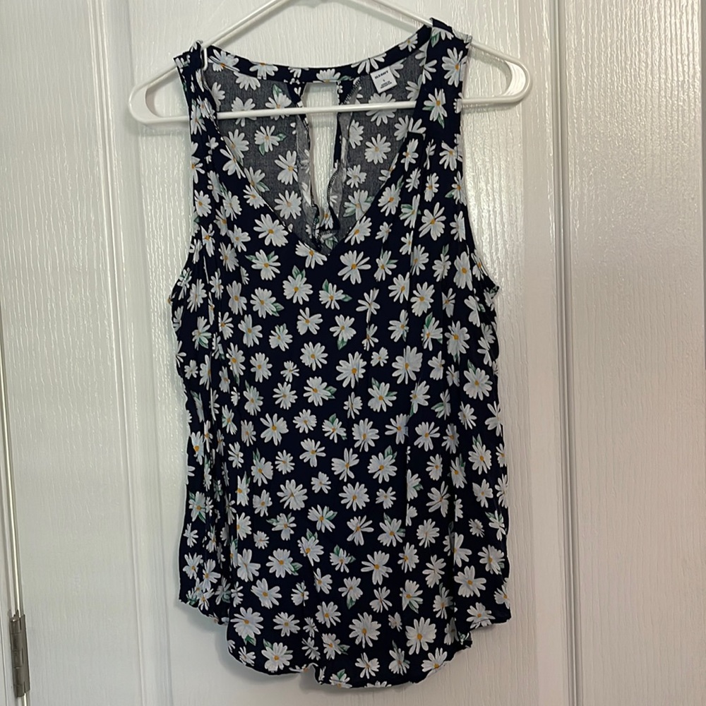 White flower tank